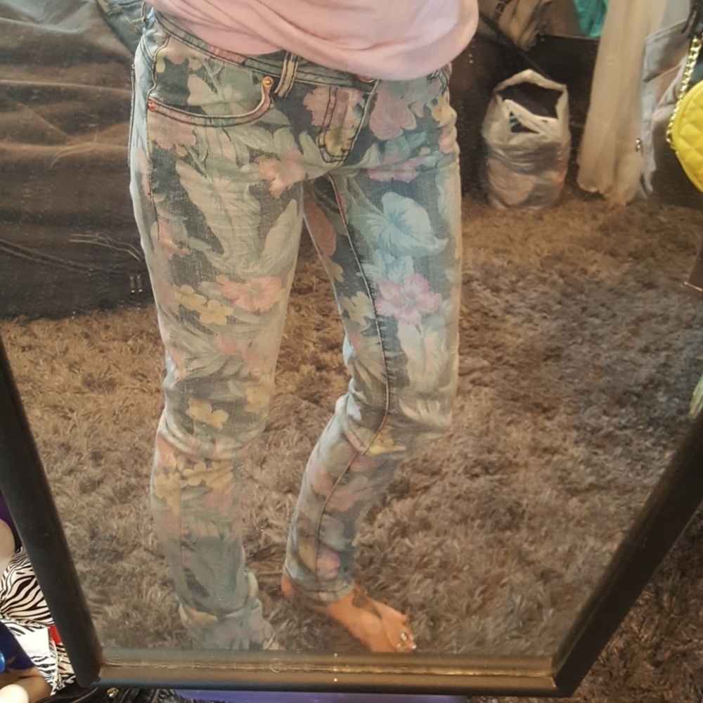 Hawaiian flower print pants.
