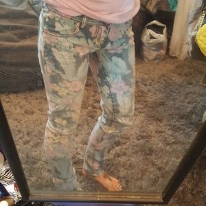 Hawaiian flower print pants.