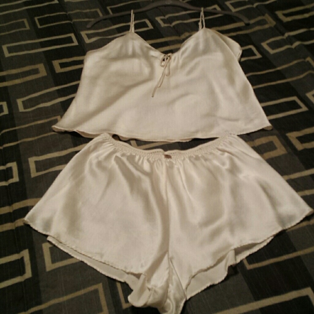 NWOT VS 100% SILK!!   SZ S