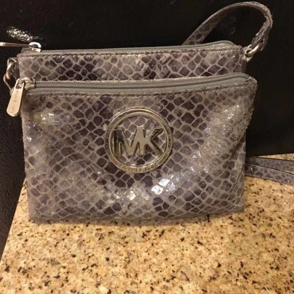 Michael Kors Crossbody wallet