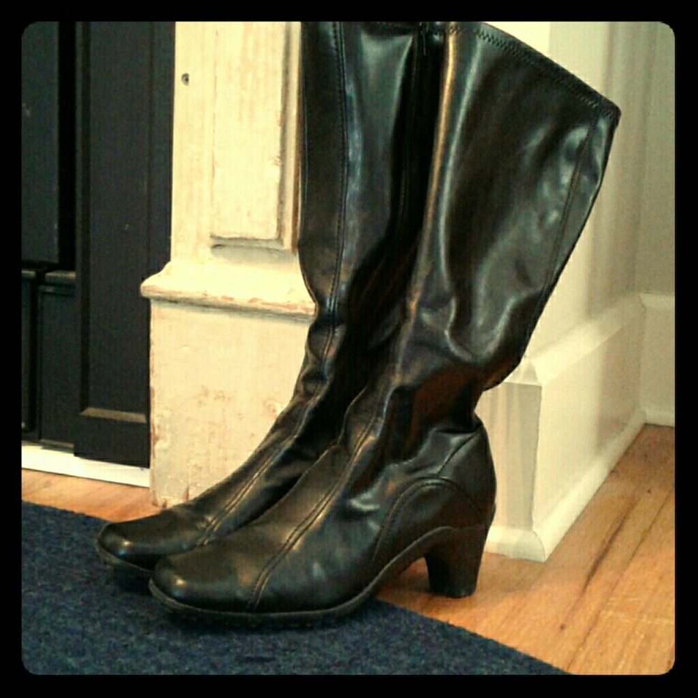 COMFY Aerosoles Black Knee-High Boots
