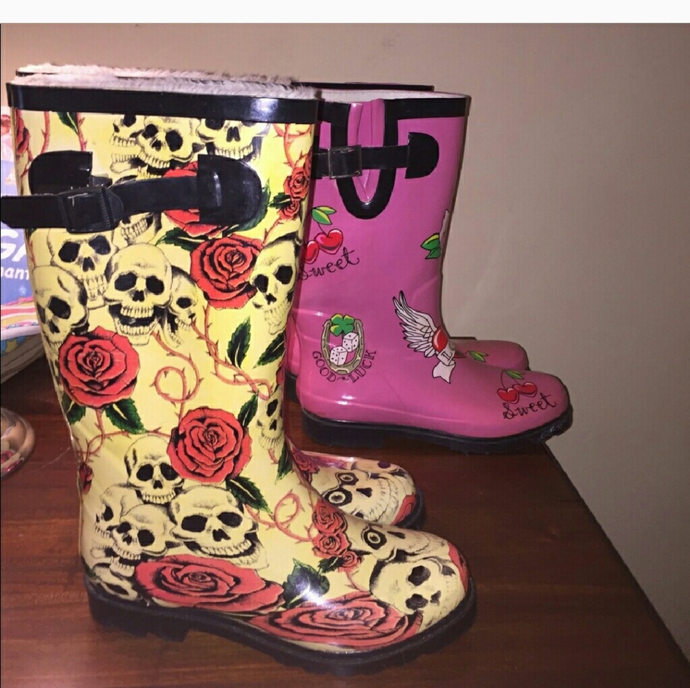 Skull rain boots size 8