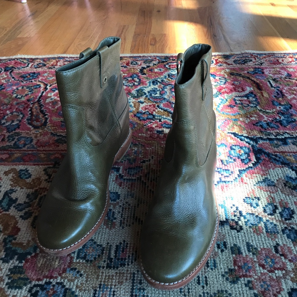 Cole Haan Green Ankle boot with concealed wedge 9