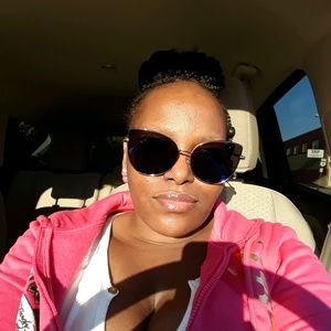 Meet your Posher, Edithia