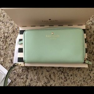 Leather Kate Spade wristlet. Like new!