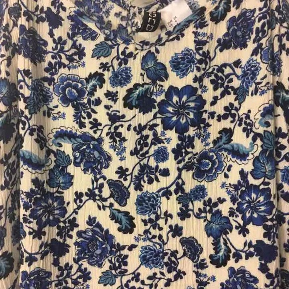 Blue & White Floral Top H&M Size 4 - Picture 4 of 4