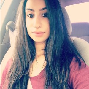 Meet your Posher, Deena