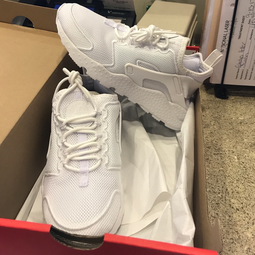 Brand new white huarache’s