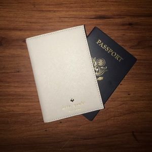 Kate Spade ♠️Passport Holder