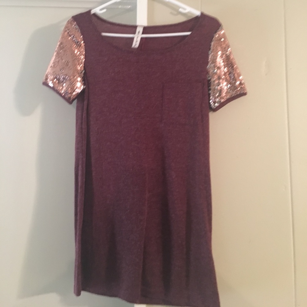 Short sleeve top with sequin sleeves