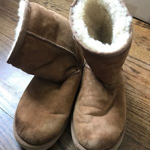 UGG classic short women's boot in Chestnut