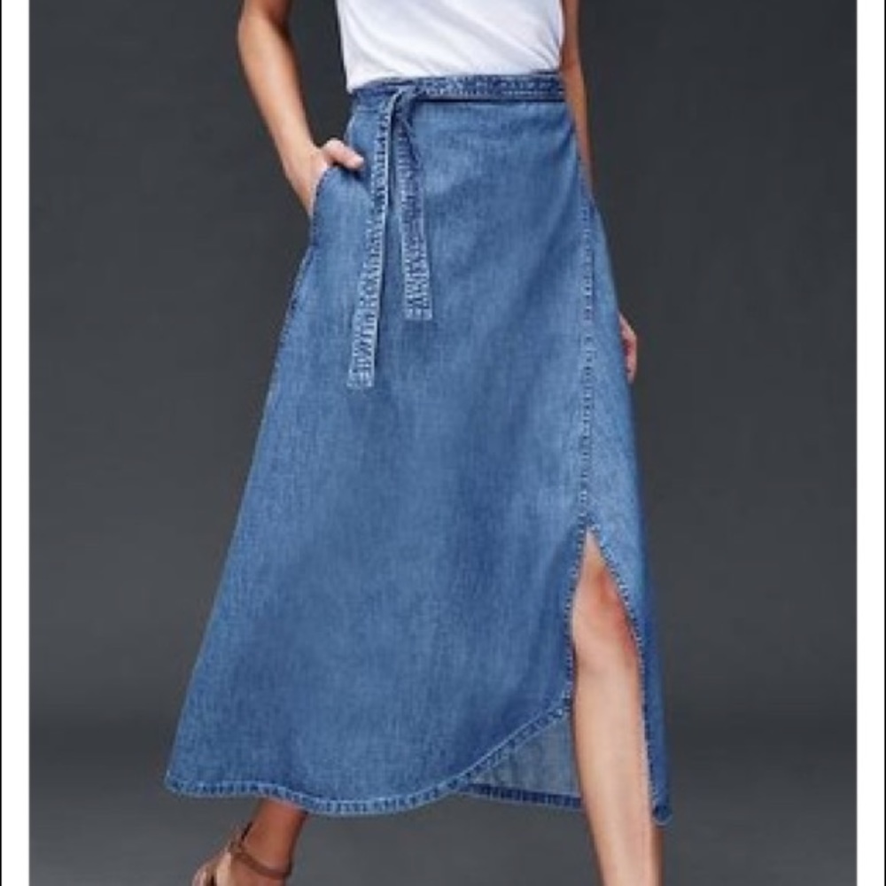 Gap denim wrap skirt - size M