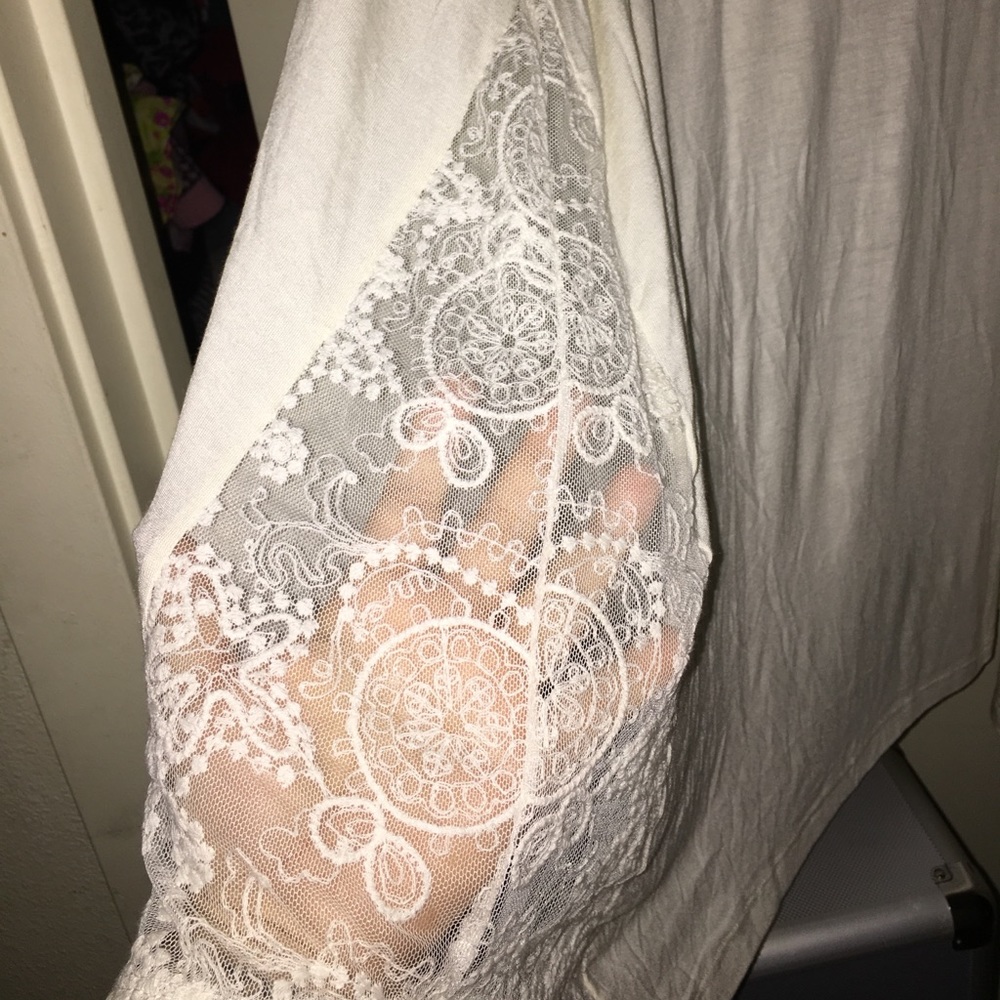 White top - Picture 3 of 3