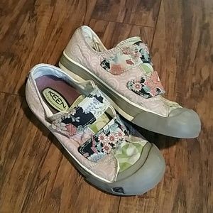 Keen Floral Velcro Strap Shoes, size 6.5