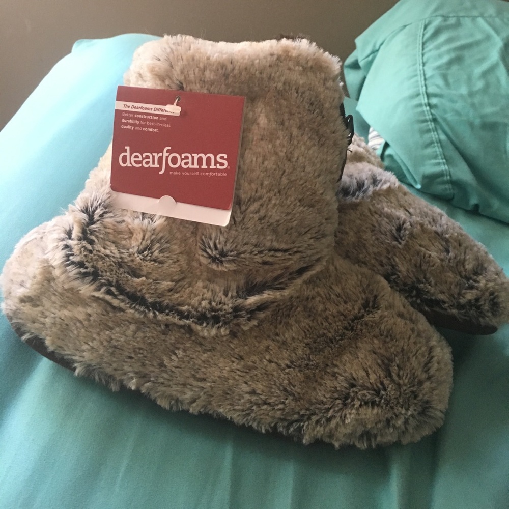 Brand new Dearfoam furry slippers