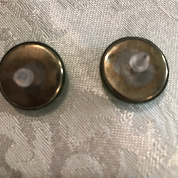 3/4 " Green Earrings - Picture 2 of 4