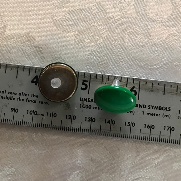 3/4 " Green Earrings - Picture 4 of 4
