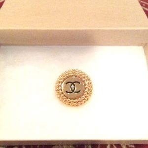 100% AUTHENTIC "CHANEL" LOGO CLIP ON EARRING 100% AUTHENTIC "CHANEL" LOGO CLIP ON EARRING