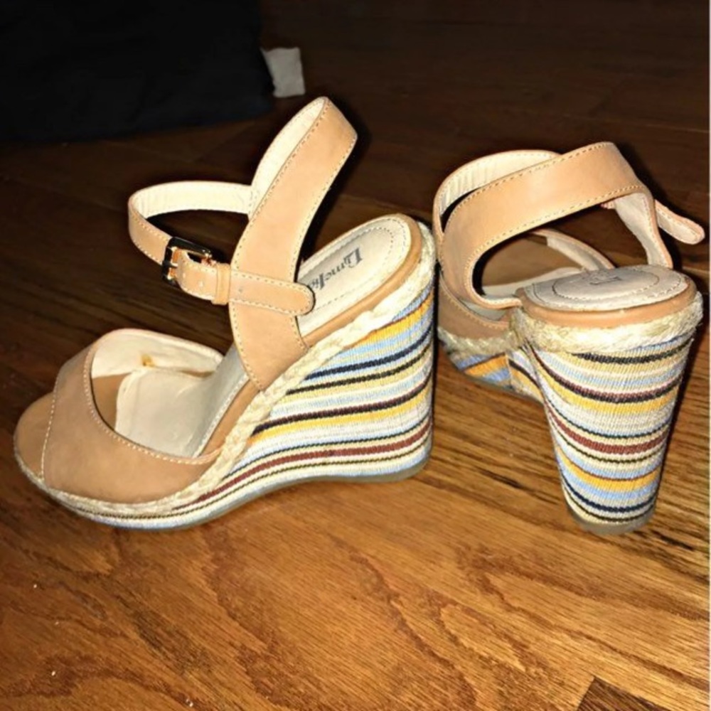 Women's wedge size 7.5