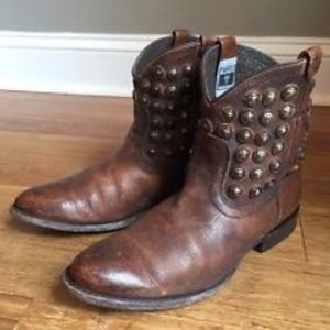 Frye Wyatt Disc Cognac Brown Leather Studded Boot