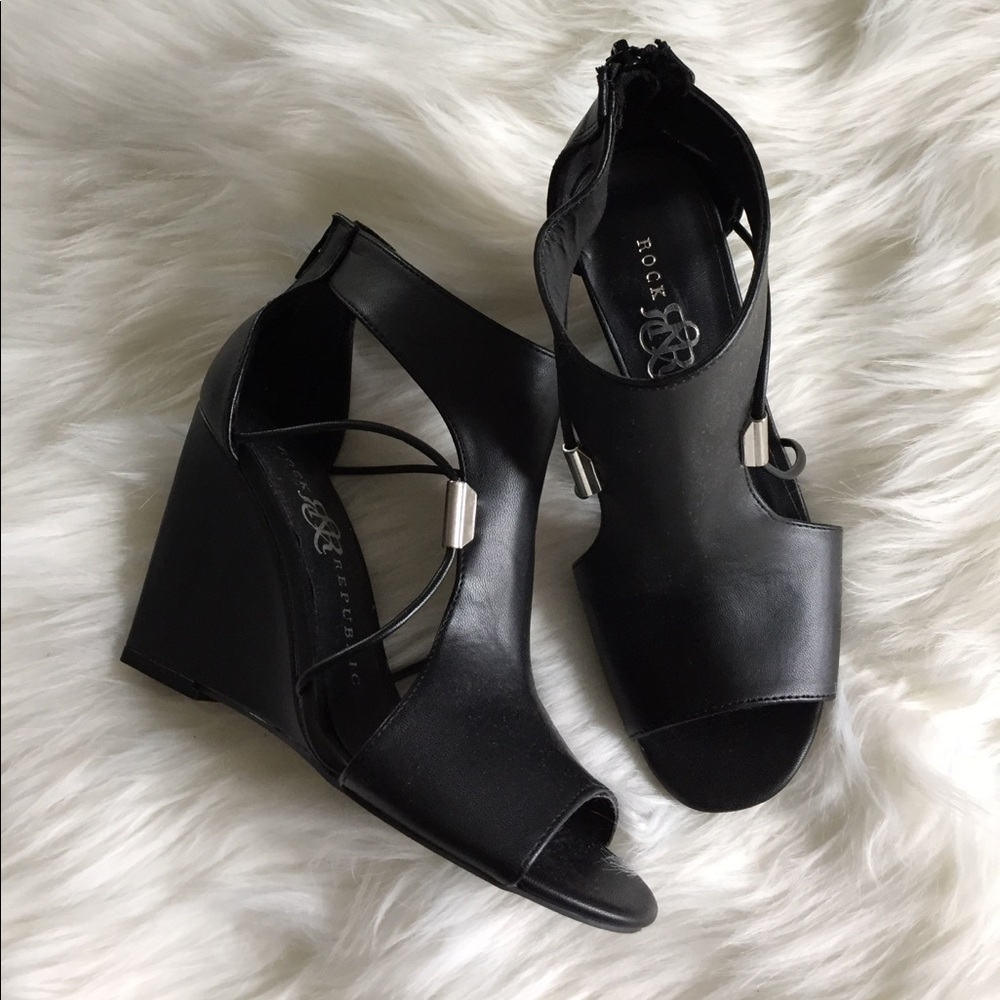 Black wedges