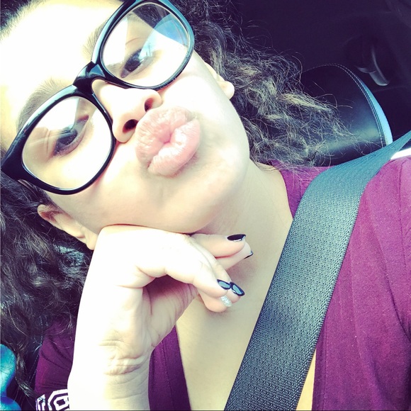 Meet your Posher, Desiray - Picture 2 of 4