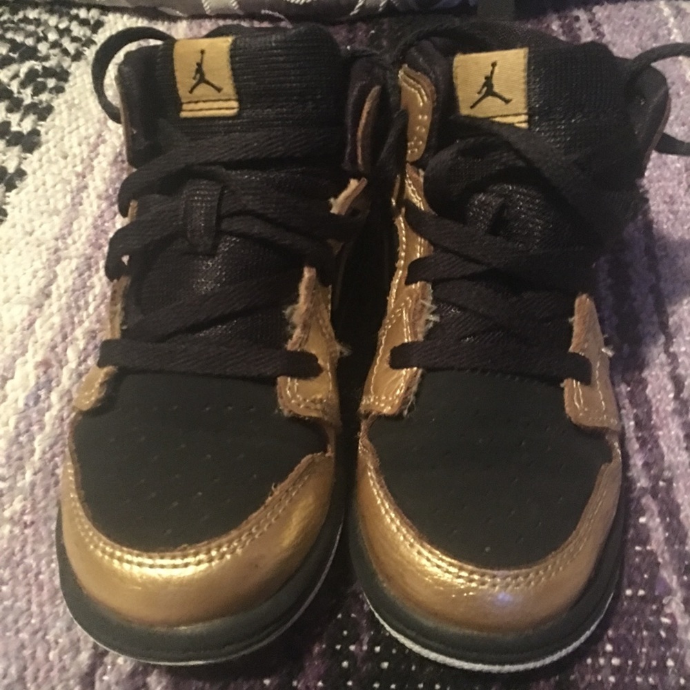 Little boys (toddler) black & gold Jordans