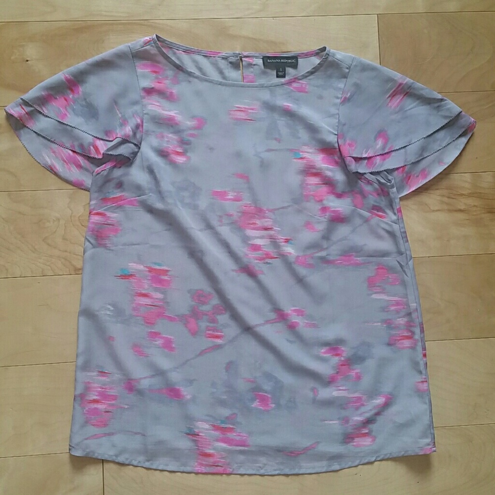 Flutter sleeve blouse