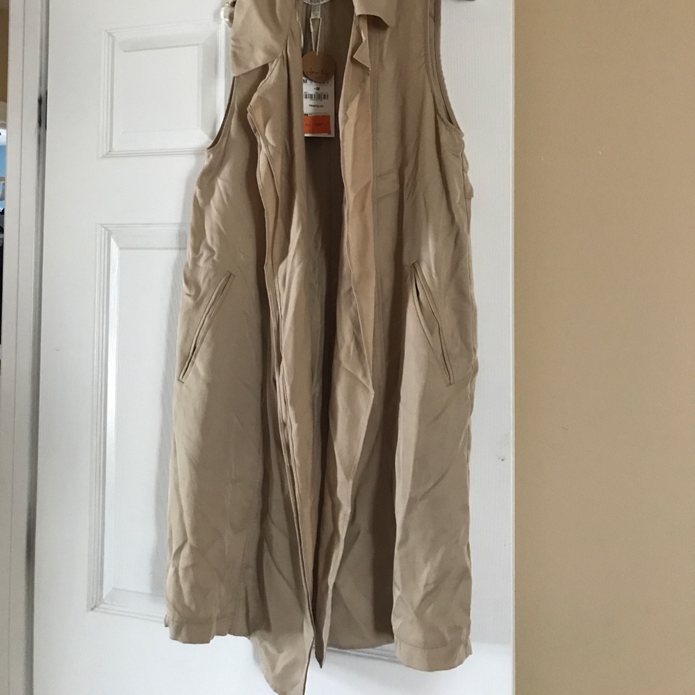 TRF Outerware  Size M khaki NWT 🎯