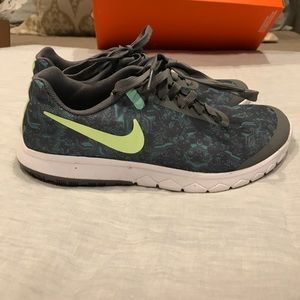 Nike flex running shoes