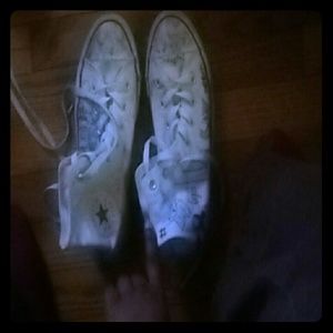 white Converse Chuck Taylor all stars