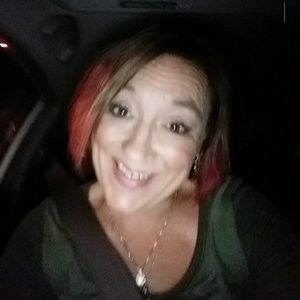 Meet your Posher, Leona