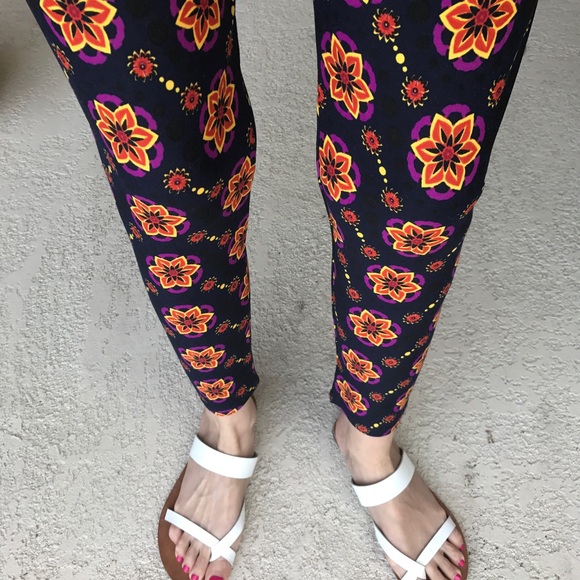 TC Lularoe Leggings! Black background. Fits 12-18. - Picture 2 of 2