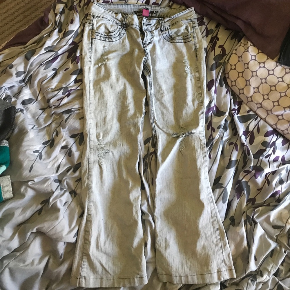 Almost famous gray distressed jeans size 9