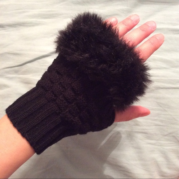 Accessories - Black acrylic knit faux fur fingerless gloves NWOT