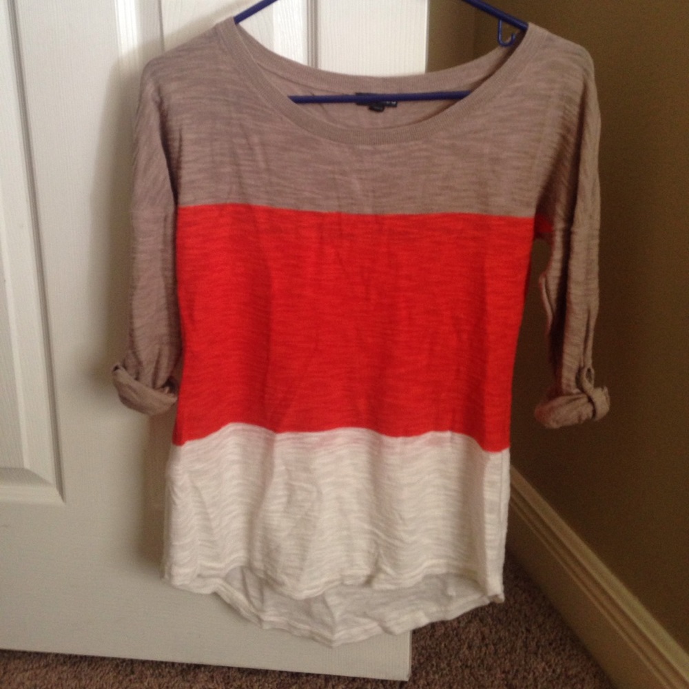 Express lt.wt. top w/ roll up sleeves