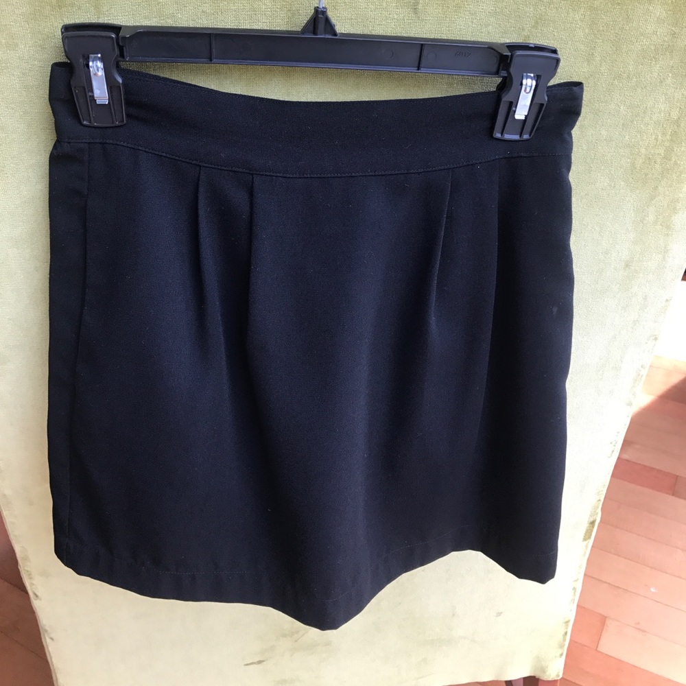 Black skirt with pockets!