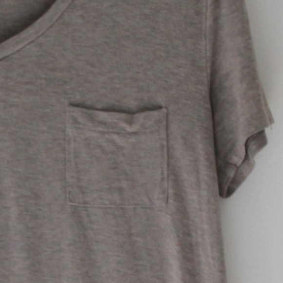 Tan short sleeve v-neck - Picture 2 of 2
