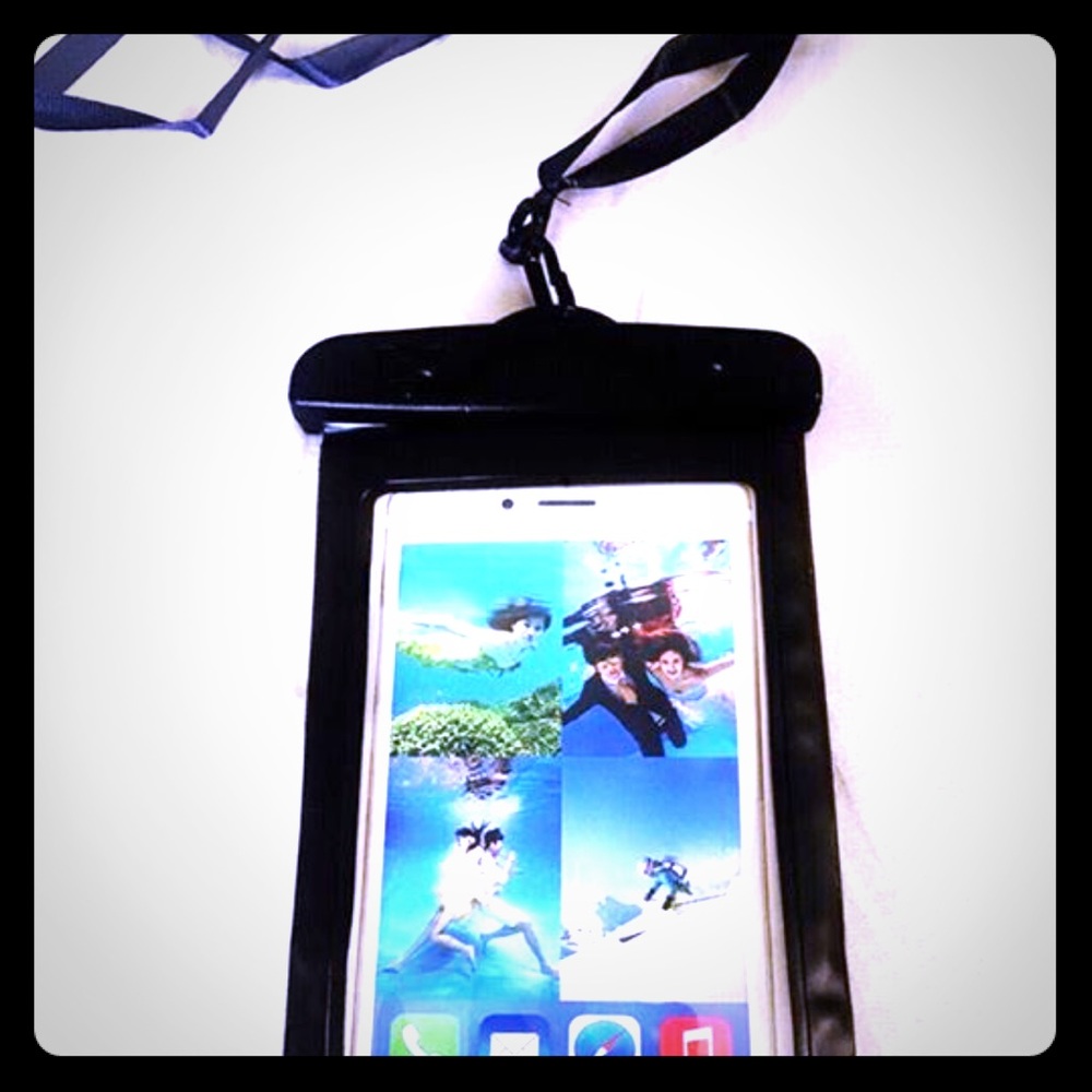 Waterproof Iphone bag...☔️💦🏊🏄🏿‍♀️