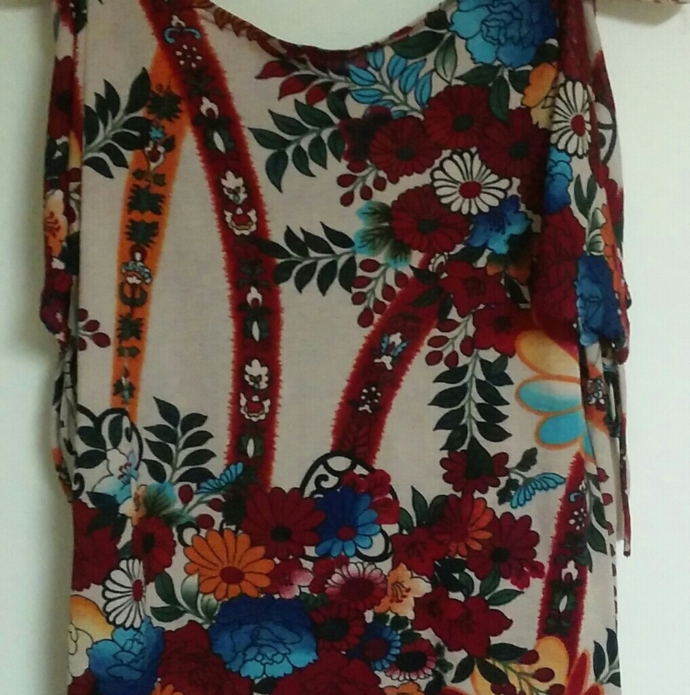 Feminine tank top summery