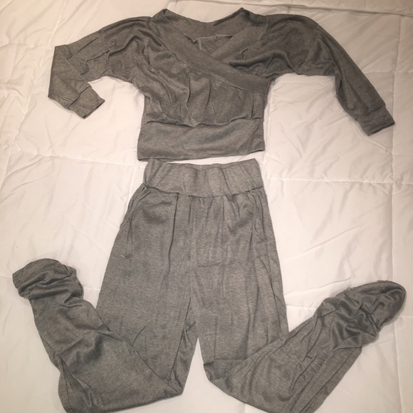 💓 Off shoulder grey sweatsuit! 💓 - Picture 4 of 6
