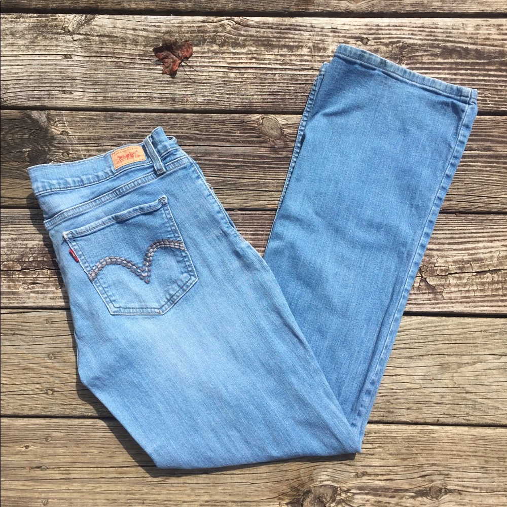 Light denim Levi jeans- low rise