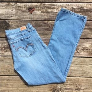 Light denim Levi jeans- low rise