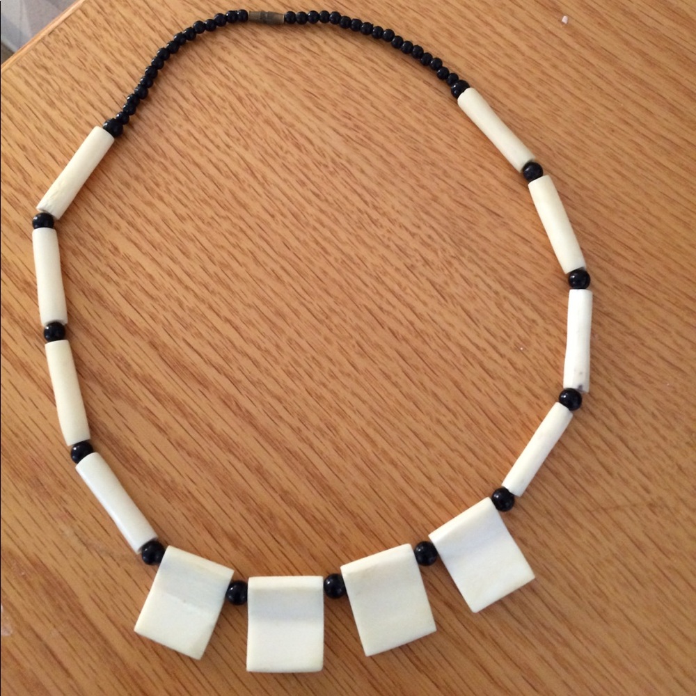 Beautiful black & white necklace