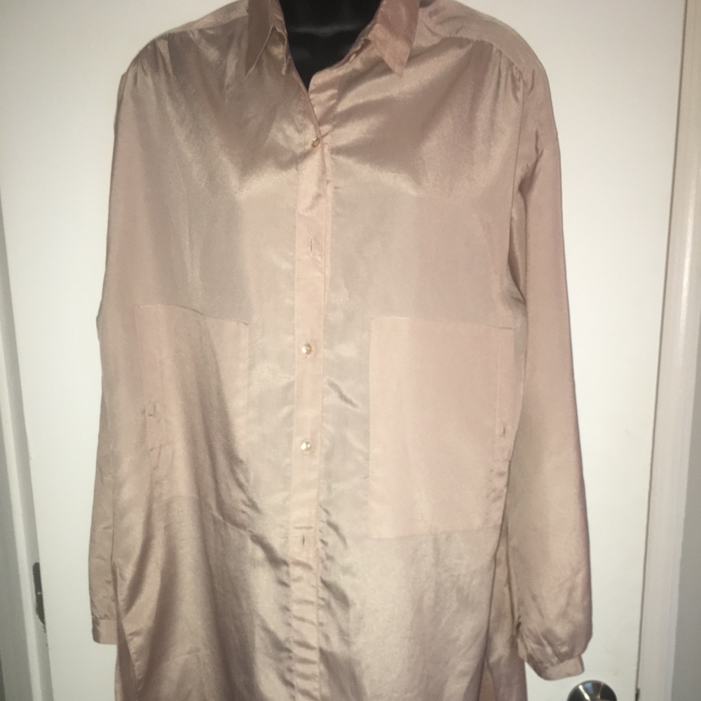 silk shirt with front pockets & slits on the side