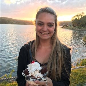 Meet your Posher, Lauren