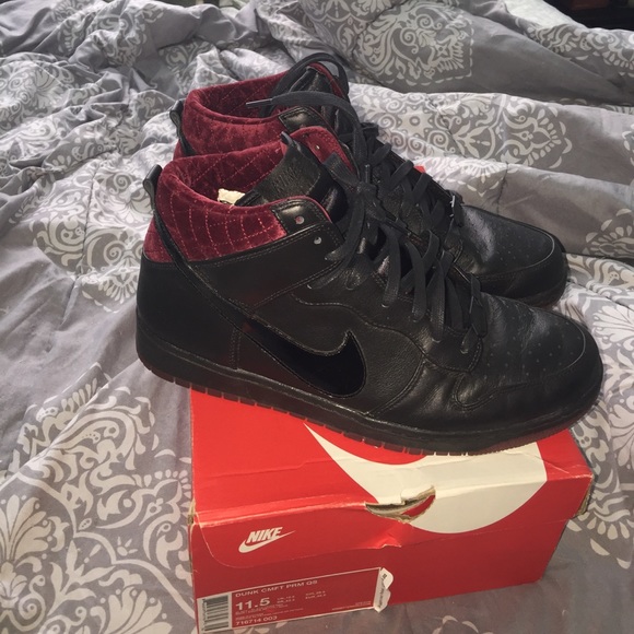 Velvet Nikes In Box - Picture 2 of 4