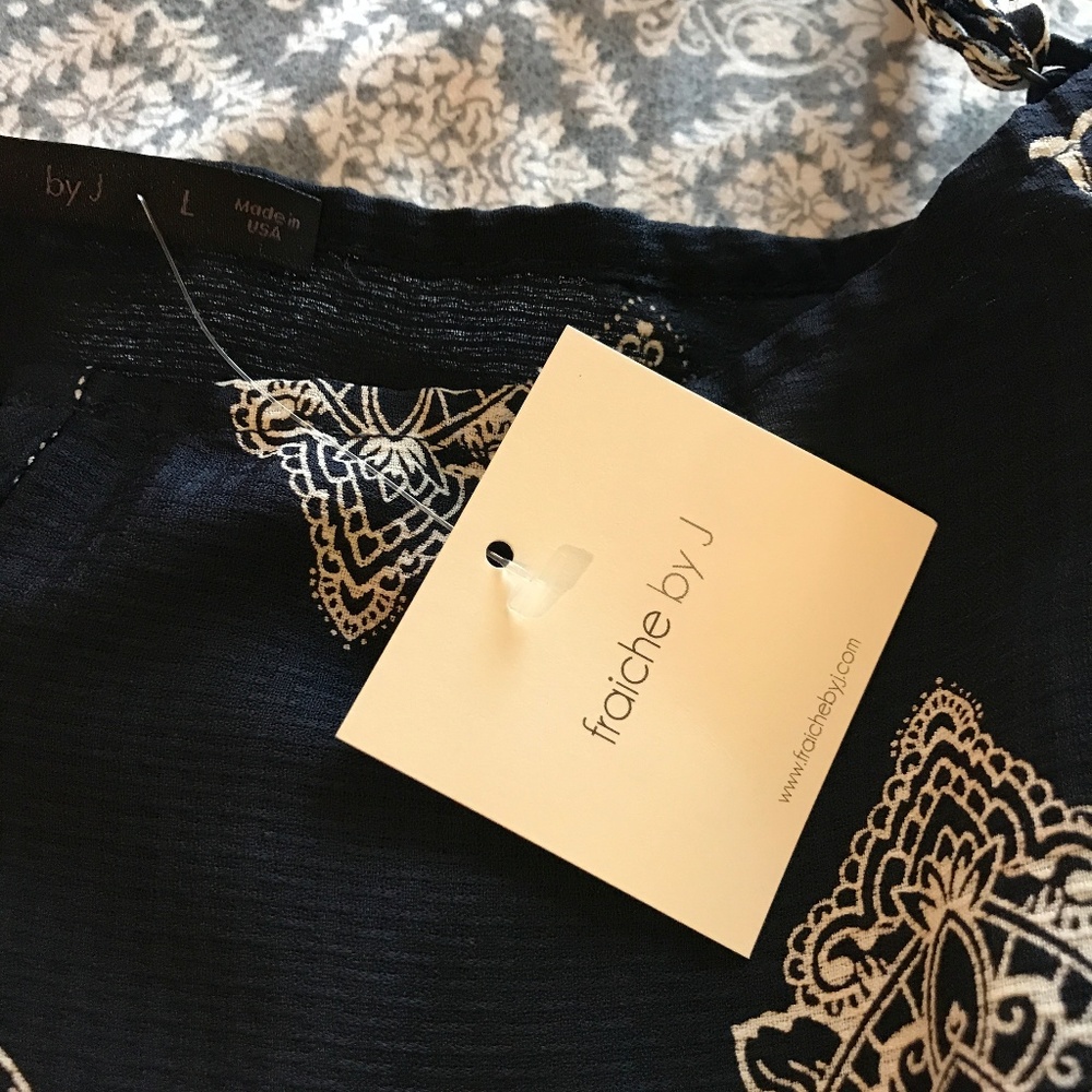 Fraiche by J Blue Floral Cold Shoulder Romper - Picture 4 of 4