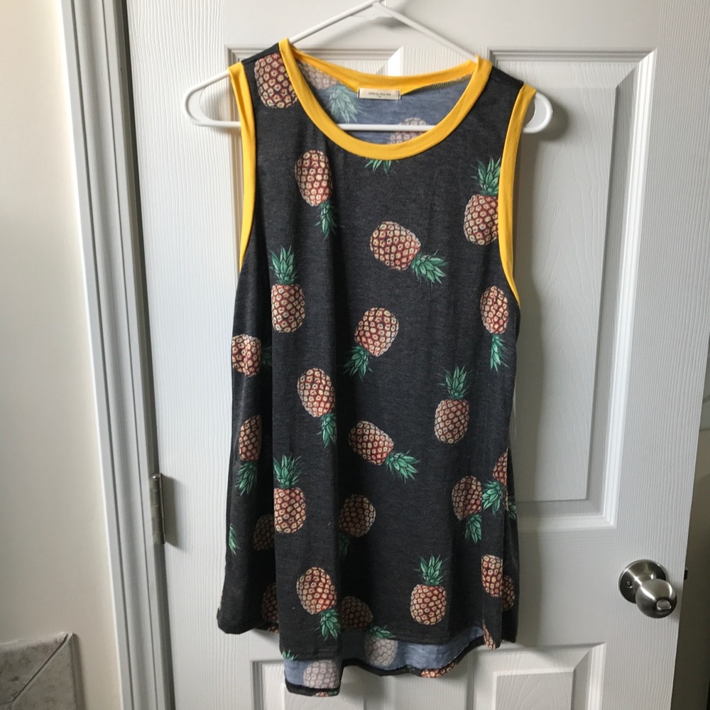 Summer Vibes Pineapple Perfection Tank Size L. New
