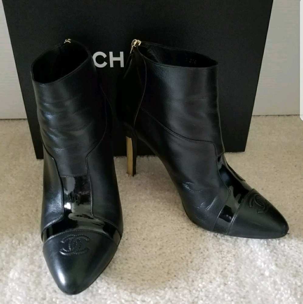 AUTH Chanel Black Calf Leather CC Ankle Boots